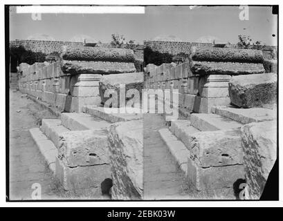 Vues du nord. Vestiges remarquables de la synagogue de Capharnaüm. L'escalier de l'ouest Banque D'Images