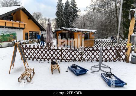 12 février 2021: Konigstein à Taunus, Hesse, Allemagne: Cafe Fuchstanz , neige, forêt, nature, s dans les montagnes de Taunus (par la montagne Atkonig, Feldberg) Banque D'Images