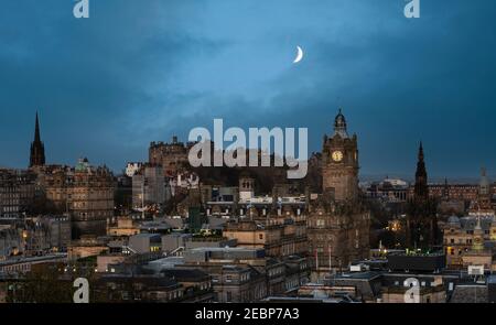 Enregistrer Télécharger Aperçu vue panoramique de la ville d'Édimbourg la nuit, Écosse Banque D'Images