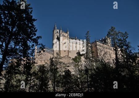 Vue sur l'Alcazar à Segovia en Espagne. D'un ensemble de vues générales de Ségovie en Espagne. Banque D'Images