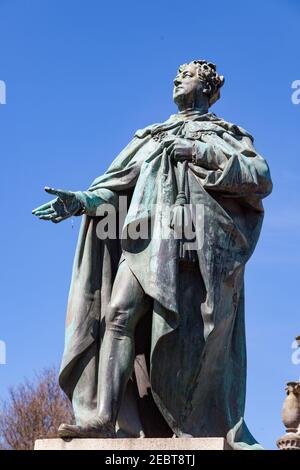 Statue de George IV, Brighton, Brighton et Hove. Cette statue de George IV se trouve près de la porte nord du Pavillon royal. Il a été mis en place en 1828 et Banque D'Images