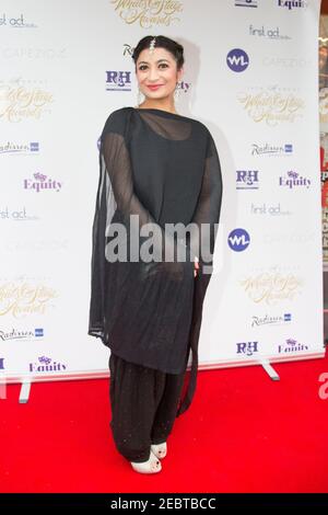 Natalie Dew, qui joue le rôle principal de Jess in Courbez-le comme Beckham en arrivant aux WhatsOnStage Awards 2015 Au café de Paris à Londres Banque D'Images