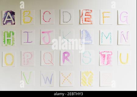 Alphabet maison sur le mur Banque D'Images