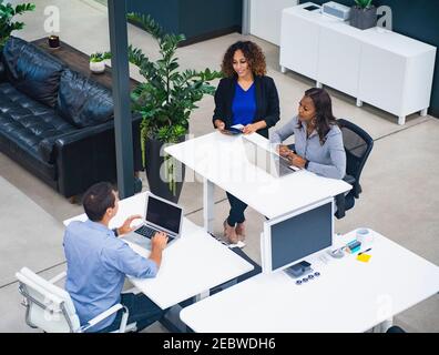Business people working in office Banque D'Images