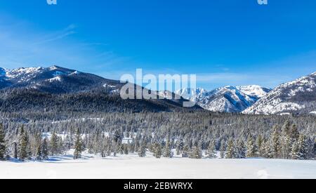 Etats-Unis, Idaho, Sun Valley, Snowy paysage d'hiver avec vallée et montagnes Banque D'Images