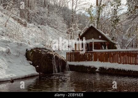 Paysage d'hiver dans la vallée de Szalajka Hongrie. Paysage incroyable dans le parc national de Bukk près de Miskolc City. À côté de la ville de Lillafured. Belle vue Banque D'Images