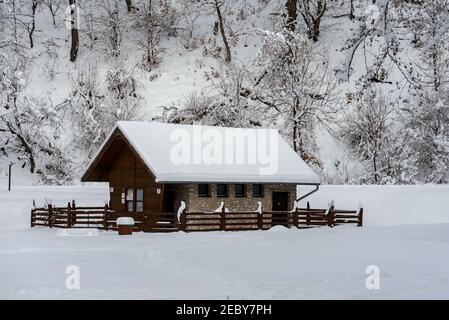 Paysage d'hiver dans la vallée de Szalajka Hongrie. Paysage incroyable dans le parc national de Bukk près de Miskolc City. À côté de la ville de Lillafured. Belle vue Banque D'Images