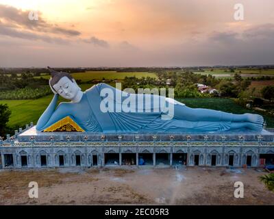 SOC Trang province, Vietnam - 6 février 2021 : le plus grand Bouddha couché du Vietnam à la Pagode SomRong dans la province de SOC Trang, Vietnam Banque D'Images