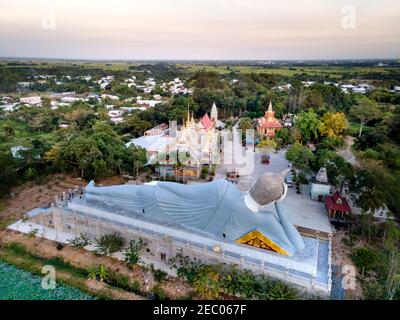 SOC Trang province, Vietnam - 6 février 2021 : le plus grand Bouddha couché du Vietnam à la Pagode SomRong dans la province de SOC Trang, Vietnam Banque D'Images