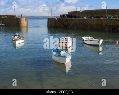 Mousehole, Cornwall. Célèbre village de pêcheurs avec un port pittoresque. Banque D'Images