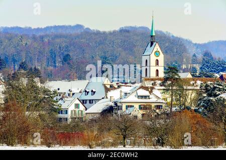 Vue pittoresque du village de Riehen en tenue d'hiver, canton de Bâle-ville, Suisse. Banque D'Images