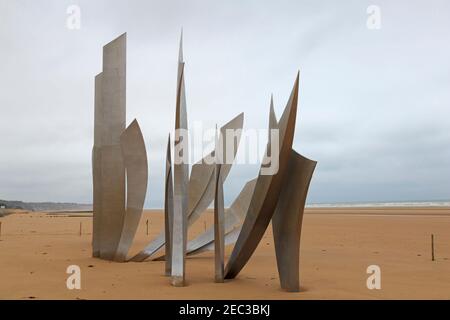 Les Braves, Omaha Beach, site de l'invasion américaine du débarquement, France. Monument rappelant l'invasion alliée de la Normandie en juin 1944. Banque D'Images