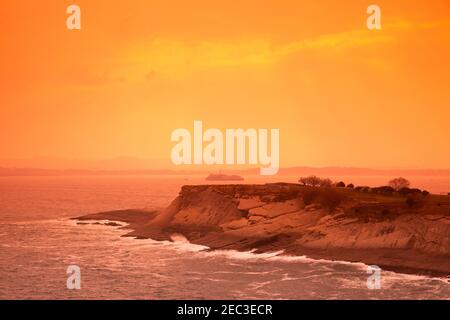 Europe, Espagne, Cantabrie, Santander, Faro de Cabo Mayor avec l'île de Mouro au-delà Banque D'Images