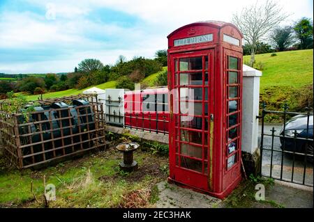Coffret téléphonique traditionnel rouge BT - Dartmoor, Devon Banque D'Images