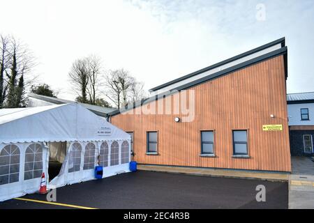 Bantry, West Cork, Irlande. 13 février 2021. Le HSE a annoncé que le centre médical de Marino à Bantry sera utilisé comme centre de vaccination Covid 19. Les centres de soins primaires de Bantry sont considérés comme les prochains endroits considérés comme de grands centres de vaccination pour l'administration du vaccin Covid-19 aux gens du comté. Crédit: Karlis Dzjamko/Alay Live News Banque D'Images