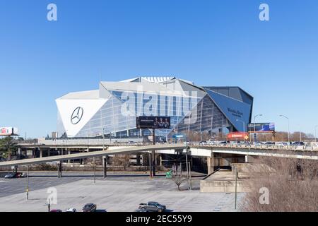 Atlanta, Etats-Unis - 18 janvier 2021 : vue sur le stade Mercedes Benz dans la ville d'Atlanta, GA Banque D'Images