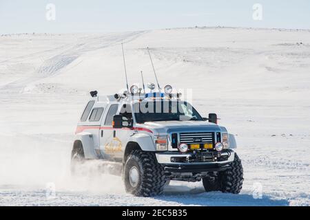 Smjorfjoll Islande - Mars 30. 2019: Ford F350 4x4 modifié sur les gros pneus de l'équipe de recherche et de sauvetage de l'Islande Banque D'Images