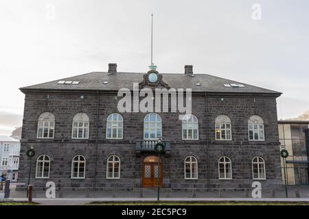 Reykjavik Islande - 1er novembre. 2019: Le bâtiment du Parlement islandais Banque D'Images