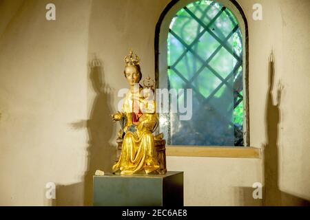 Madonna dorée. Cathédrale de l'Assomption de Marie à Hildesheim, Allemagne. Banque D'Images