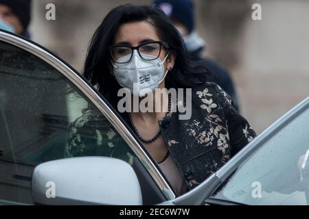 Rome, Italie. 13 février 2021. Fabiana Dméthadone, Ministre des politiques de la jeunesse. Le nouveau gouvernement italien, dirigé par le professeur et ancien président de la Banque centrale européenne Mario Draghi, quitte le Palais Quirinale après avoir assermentation devant le président de la République italienne, Sergio Mattarella. C'est le 67ème gouvernement de l'Italie. Crédit : LSF photo/Alamy Live News Banque D'Images