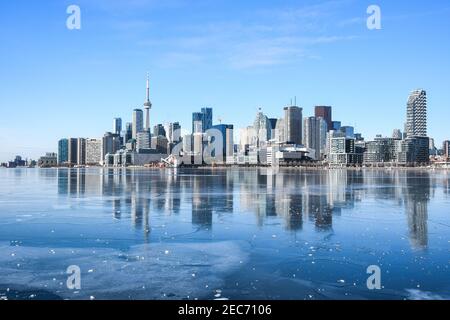 Toronto Skyline à la jetée Polson en hiver Banque D'Images