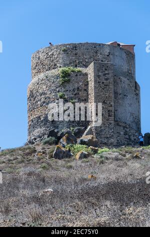 Plan vertical de la tour de San Giovanni vu de Site archéologique de Tharros Banque D'Images