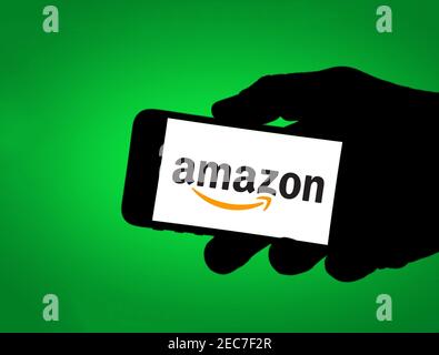 Logo Amazon sur l'appareil mobile Banque D'Images