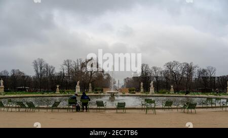 Le jardin des Tuileries, un jardin public situé entre le Louvre et la place de la Concorde dans le 1er arrondissement de Paris, France. Banque D'Images