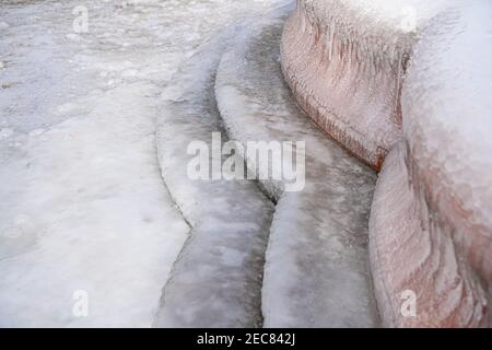Marches glacées sur une fontaine victorienne à Hanley Park, Stoke-on-Trent, Royaume-Uni Banque D'Images