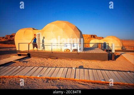 Mazayen Rum Camp bulle tentes dôme comme les chambres d'hôtel dans Le style du film de Ridley Scott The Martian s'est rassemblé Au camp de SunCity à Wadi Rum NAT Banque D'Images