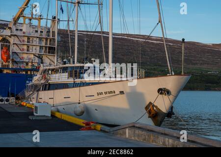 Akureyri, Islande - mai 31. 2018: Un 3 masted Motorsailer Panorama dans le port d'Akureyri en Islande Banque D'Images