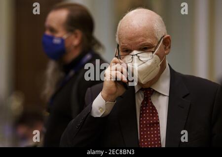 Le sénateur Ben Cardin, D-Mary, arrive au Capitole des États-Unis pour le procès de destitution de l'ancien président Donald Trump à Washington DC, le samedi 13 février 2021. Photo de piscine par Ting Shen/UPI Banque D'Images