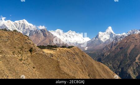 Vue panoramique de la chaîne Everest, paysage dans l'himalaya, trek camp base Everest, point de vue de l'hôtel Everest, point de vue Namche Bazar, trekking dans NEPA Banque D'Images