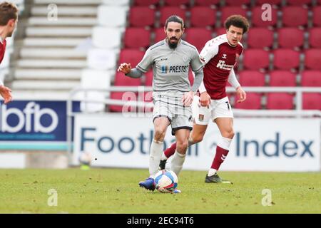 NORTHAMPTON, ANGLETERRE ; 13 FÉVRIER ; Ryan Edwards de Burton Albion pendant la deuxième moitié de la Sky Bet League un match entre Northampton Town et Burton Albion au PTS Academy Stadium, Northampton, le samedi 13 février 2021. (Credit: John Cripps | MI News) Credit: MI News & Sport /Alay Live News Banque D'Images