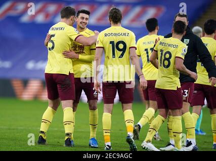 Les joueurs de Burnley célèbrent le match de la Premier League à Selhurst Park, Londres. Date de la photo: Samedi 13 février 2021. Banque D'Images