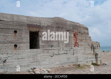Vieux bunker sur la plage de Skagen au Danemark Banque D'Images
