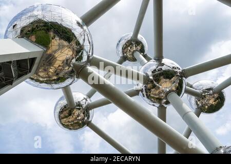 Structure Atomium, sculpture en atome d'acier représentant un cristal de fer à Bruxelles, Belgique Banque D'Images