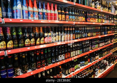 Sélection de bières belges dans un magasin, bières belges, Bruges, Belgique Banque D'Images