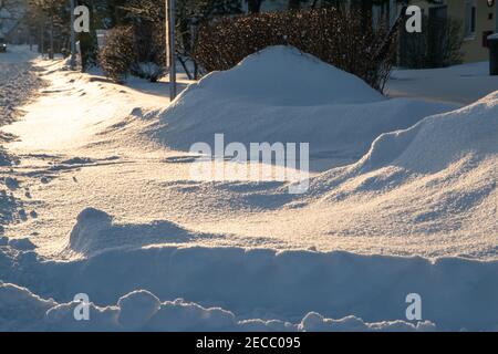 Début de l'hiver à Bünde. Tout est couvert de neige profonde. Banque D'Images