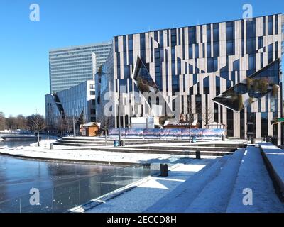 Architecture de Daniel Libeskind à Düsseldorf - le célèbre de la ville de Würtburg-Bogen Appartenant à la Königsallee avec neige en hiver Banque D'Images