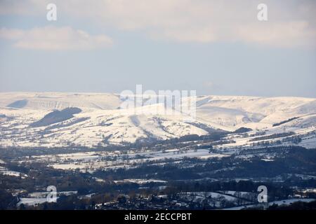 Vue sur la vallée de l'espoir depuis Hathersage Moor dans le District de Peak Banque D'Images