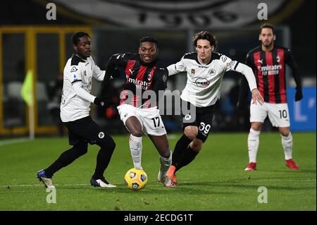 La Spezia, Italie. 13 février 2021. 2/13/2021 - Leao de l'AC Milan en action contre Luca Vignali de l'AC Spezia pendant Spezia Calcio vs AC Milan, football italien série A match à la Spezia, Italie, février 13 2021 (photo d'IPA/Sipa USA) Credit: SIPA USA/Alay Live News Banque D'Images