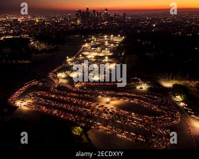 Los Angeles, États-Unis. 04e fév. 2021. Site de vaccination Covid-19 sur le parking du stade Dodger. Le site de vaccination en voiture est capable de donner 12 mille personnes par jour. 2/4/2021 Dodger Stadium, Los Angeles, CA (photo de Ted Soqui/Sipa USA) Credit: SIPA USA/Alay Live News Banque D'Images