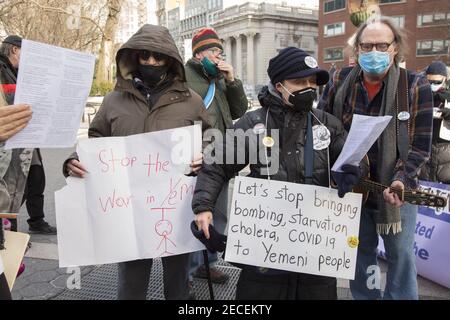 Les membres de la Ligue des résistants à la guerre et d'autres militants anti-guerre manifestent à Mettre un terme à la participation des États-Unis dans la guerre au Yémen où se trouve le les gens souffrent terrib Banque D'Images