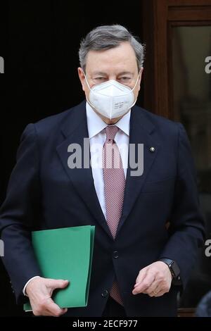 Rome, Italie. 13 février 2021. ROME, Italie - 13.02.2021: Le premier ministre du gouvernement italien Mario Draghi, sortie de la maison à Rome pour aller à la Presidente Mattarella à Quirinale pour commencer nouveau gouverner en Italie après Giuseppe Conte. Crédit : Agence photo indépendante/Alamy Live News Banque D'Images