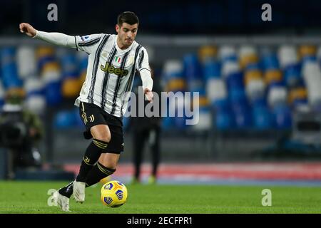 Alvaro Morata, le buteur espagnol de Juventus, contrôle le ballon lors du match de football Serie A entre la SSC Napoli et le Juventus FC au stade Diego Armando Maradona, Naples, Italie, le 13 février 2021 Banque D'Images