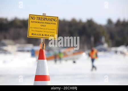 Alton, New Hampshire, États-Unis. 13 février 2021. La base d'hydravion d'Alton Bay et la piste de glace sont ouvertes pour la saison d'hiver 2021, les pilotes de partout viennent atterrir et départir de la seule piste de glace de FAA dans les 48 États inférieurs. Credit: Christy Prosser/ZUMA Wire/Alay Live News Banque D'Images