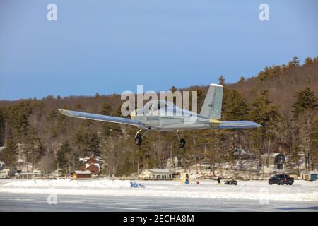 Alton, New Hampshire, États-Unis. 13 février 2021. La base d'hydravion d'Alton Bay et la piste de glace sont ouvertes pour la saison d'hiver 2021, les pilotes de partout viennent atterrir et départir de la seule piste de glace de FAA dans les 48 États inférieurs. Credit: Christy Prosser/ZUMA Wire/Alay Live News Banque D'Images