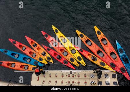 Kayaks de mer sur l'offre de rêve de Chicagod dans le sud-est de l'Alaska Une façon intime de découvrir les eaux arctiques de l'Alaska côte Banque D'Images