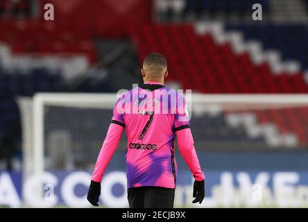 Paris, France. 13 février 2021. Kylian Mbappe, l'avant-projet de Paris Saint-Germain, est vu lors du match de football de la Ligue française 1 entre Paris Saint-Germain (PSG) et Nice (OGCN) au stade du Parc des Princes à Paris, en France, le 13 février 2021. Credit: Gao Jing/Xinhua/Alamy Live News Banque D'Images